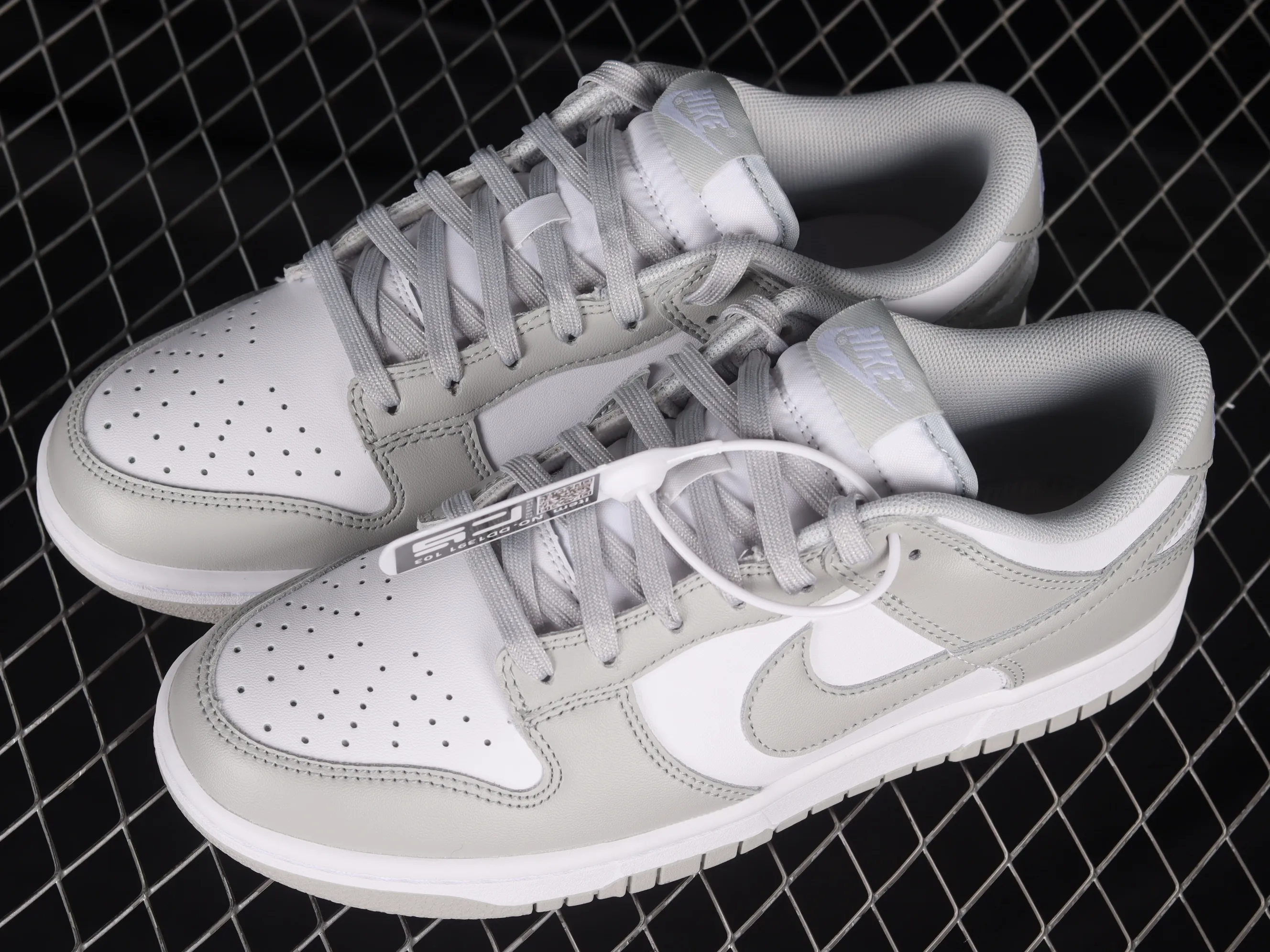 All Categories Nk SB Dunk Series Nk SB Dunk Low Low-top Sneakers Nk SB Dunk Low "Grey Fog" White Gray SB Smashed Backboard Fashion Casual Sneakers DD1391-103
